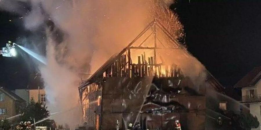 Eine Brandserie versetzte Merenschwand AG im Dezember 2019 in Angst und Schrecken. Ein Mann aus der Region soll ein ehemaliges Bauernhaus und eine Scheune angezündet haben. (Archivbild)