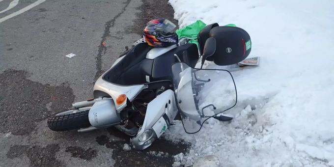 Der Motorradfahrer wurde beim Unfall verletzt.