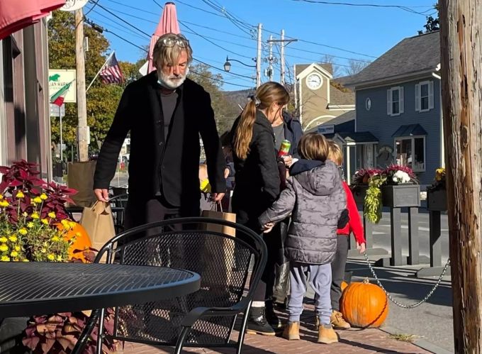 Alec Baldwin mit seinen Kids in Vermont. aöec baldwin