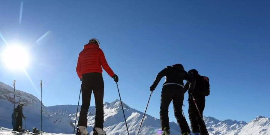 In Österreichs Skigebieten gilt die 2G-Regel. Après-Ski-Lokale und Bars bleiben zu. Foto: Karl-Josef Hildenbrand/dpa