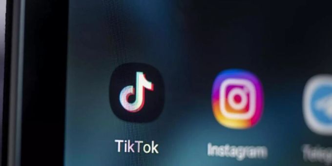 Auf dem Bildschirm eines Smartphones sieht man die Logos der Apps TikTok und Instagram. Foto: Fabian Sommer/dpa Auf dem Bildschirm eines Smartphones sieht man die Logos der Apps TikTok und Instagram. Foto: Fabian Sommer/dpa