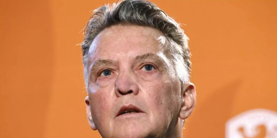 Der Trainer der Niederlande, Louis van Gaal, hat sich bei einem Sturz verletzt. Foto: Maurice Van Steen/ANP/dpa