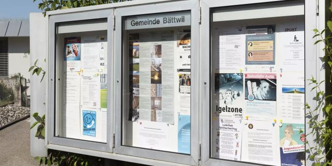 Infotafel bei der Gemeindeverwaltung in Bättwil. Infotafel bei der Gemeindeverwaltung in Bättwil.