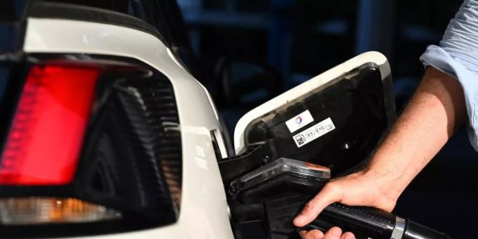 Auto fahren wurde in Deutschland zuletzt zunehmend teurer. Foto: Monika Skolimowska/dpa-Zentralbild/dpa Auto fahren wurde in Deutschland zuletzt zunehmend teurer. Foto: Monika Skolimowska/dpa-Zentralbild/dpa