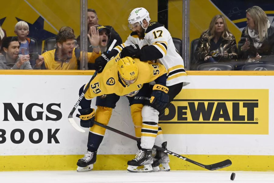 Roman Josi im Einsatz in der Partie gegen die Boston Bruins.