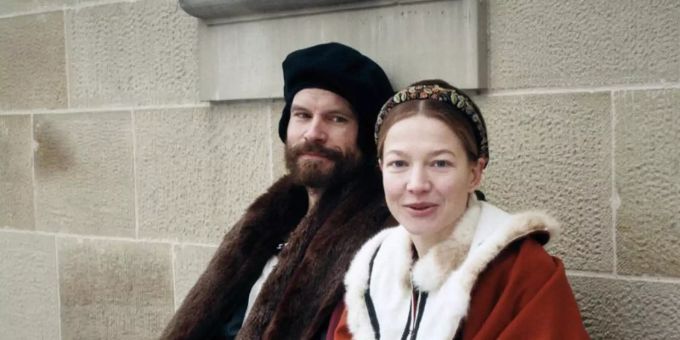 Albrecht Dürer (Wanja Mues) und seine Frau Agnes (Hannah Herzsprung) in einer Szene des Dokudramas «Dürer» (undatierte Filmszene). Foto: Jonas Römmig/NDR/B|14 FILM/Arte/dpa Albrecht Dürer (Wanja Mues) und seine Frau Agnes (Hannah Herzsprung) in einer Szene des Dokudramas «Dürer» (undatierte Filmszene). Foto: Jonas Römmig/NDR/B|14 FILM/Arte/dpa