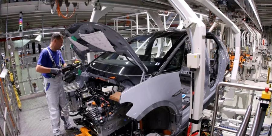 Mitarbeiter in einem Autowerk in Zwickau