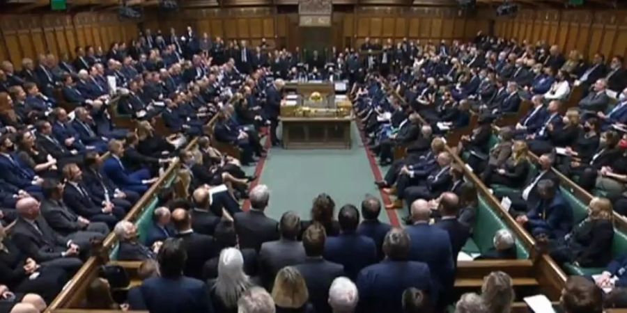 Mit einer Schweigeminute haben die Abgeordneten im britischen Unterhaus ihres getöteten Kollegen David Amess gedacht. Foto: House Of Commons/PA Wire/dpa