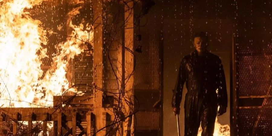 Es brennt - eine Szene aus «Halloween Kills». Foto: Ryan Green/Universal Pictures/dpa