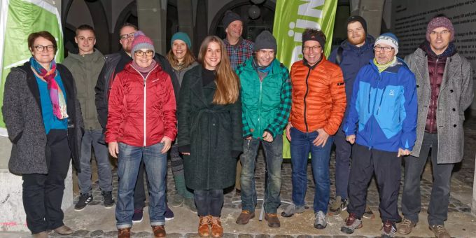 Abends in den Marktlauben von Burgdorf: Die Grünen Emmental haben 12 Personen für die Kantonalen Wahlen 2022 nominiert. Grüne Emmental