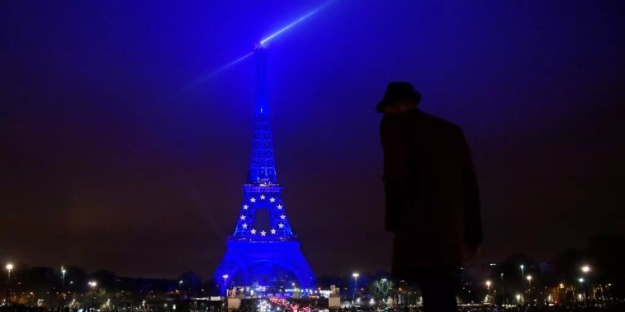 Eiffelturm in EU-Farben