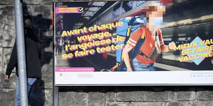 In seiner neuen Kampagne verweist das BAG auf die Wichtigkeit der Covid-Impfung für Reisewillige. (Archivbild) In seiner neuen Kampagne verweist das BAG auf die Wichtigkeit der Covid-Impfung für Reisewillige. (Archivbild)