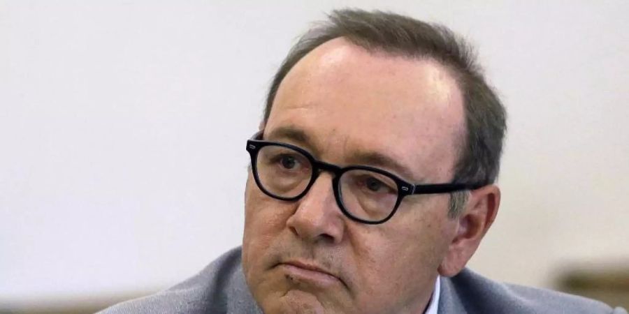 Kevin Spacey 2019 bei einer vorgerichtlichen Anhörung. Foto: Steven Senne/AP/dpa
