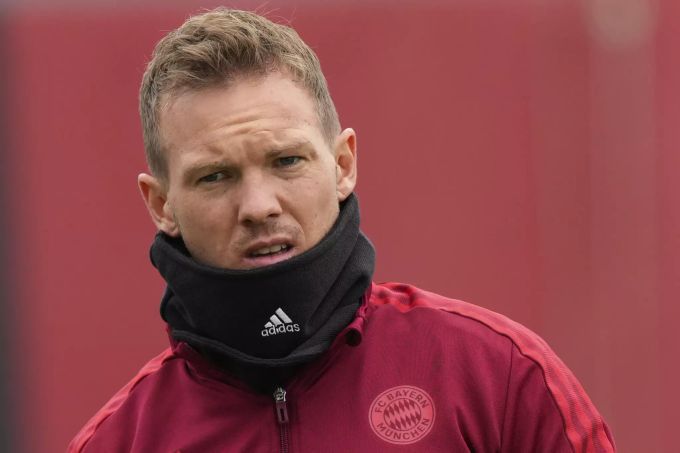Der FC Bayern München muss zurzeit ohne Trainer Julian Nagelsmann auskommen. Er befindet sich wegen einem positiven Coronatest in Isolation. Bayern München
