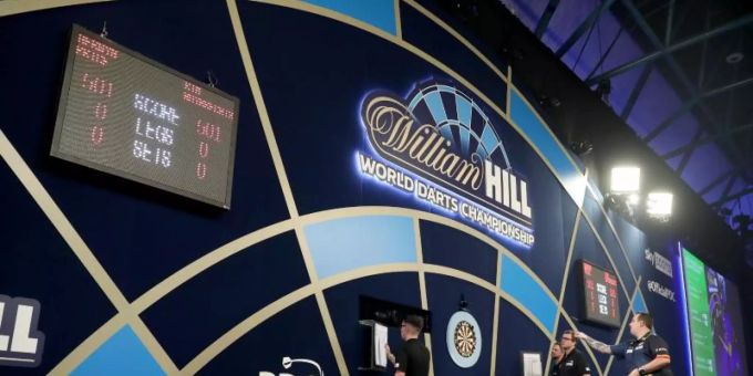 Zwischen Weihnachten und Silvester wird das Feld bei der Darts-WM in London von 32 auf acht Teilnehmer reduziert. Foto: Bradley Collyer/PA Wire/dpa Zwischen Weihnachten und Silvester wird das Feld bei der Darts-WM in London von 32 auf acht Teilnehmer reduziert. Foto: Bradley Collyer/PA Wire/dpa