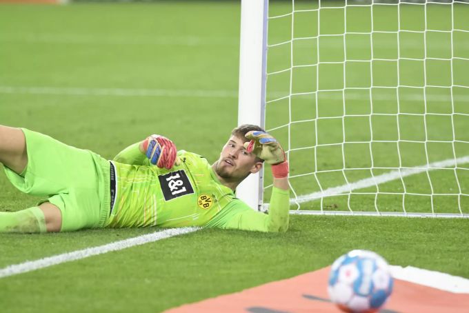 Gregor Kobel hat sich beim BVB eine Verletzung zugezogen. Gregor Kobel