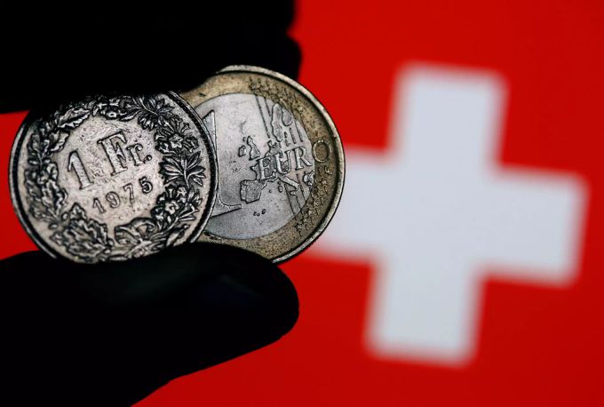 Eine Gleichstellung zwischen dem Euro und dem Schweizer Franken dürfte bald Realität sein. Euro Franken