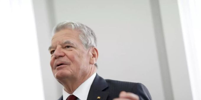 Joachim Gauck ist für eine Impfpflicht. Joachim Gauck ist für eine Impfpflicht.