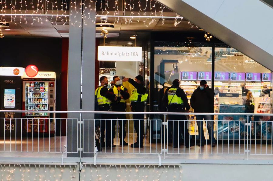 Die Polizei ist am Bahnhof in Bern allerdings präsent und beobachtet die Situation aufmerksam.