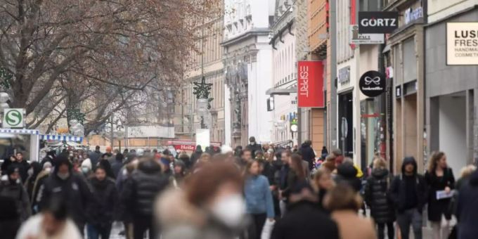 Shoppen in der Münchner Innenstadt. Foto: Felix Hörhager/dpa Shoppen in der Münchner Innenstadt. Foto: Felix Hörhager/dpa
