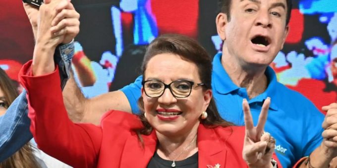 Xiomara Castro vor ihren Anhängern honduras