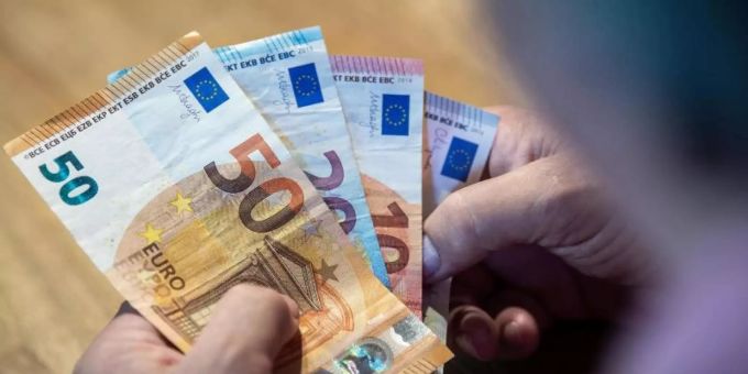 Der Mindestlohn soll auf 12 Euro erhöht werden. Foto: Lino Mirgeler/dpa Der Mindestlohn soll auf 12 Euro erhöht werden. Foto: Lino Mirgeler/dpa