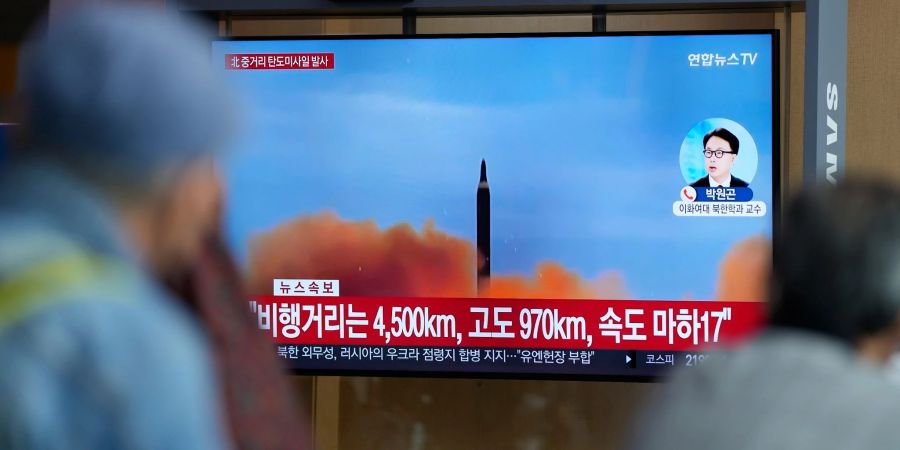 Nordkorea hat eine ballistische Mittelstreckenrakete über Japan abgefeuert.