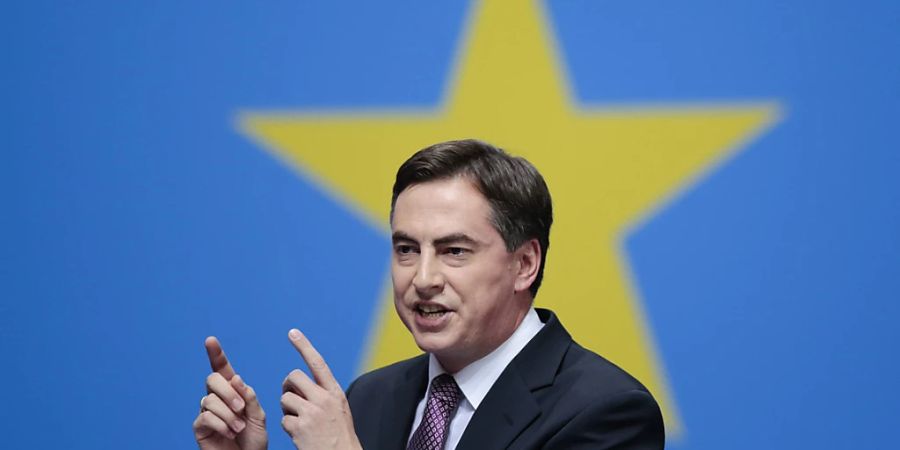 Der Vorsitzende des Auswärtigen Ausschusses im EU-Parlament, David McAllister, schlägt vor, dass sich die Ukraine moderne Waffen von EU-Ländern ausleihen können sollte. (Archivbild)