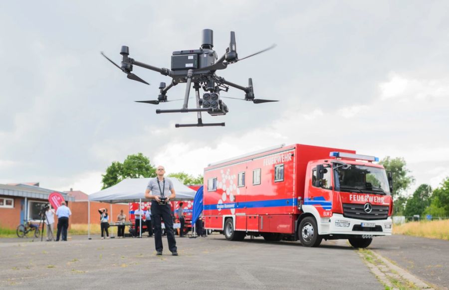 Die regionale Feuerwehr Hannover in Deutschland setzt auch DJI-Drohnen ein.