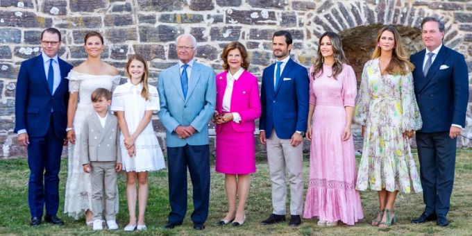 Die schwedische Königsfamilie zeigte sich an Victorias Ehrentag in der Borgholmer Burgruine. victoria von schweden