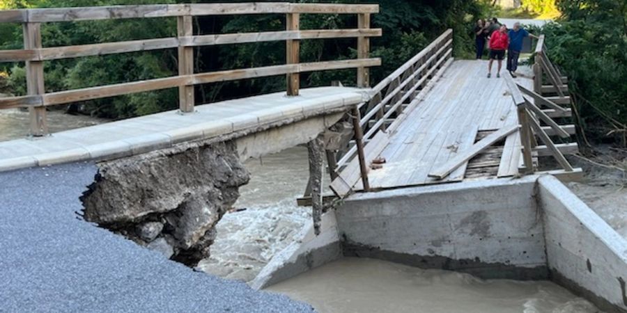 Schäden an einer Brücke in der slowenischen Katastrophenregion. Slowenien hatte am Wochenende um Hilfe aus dem Ausland gebeten.