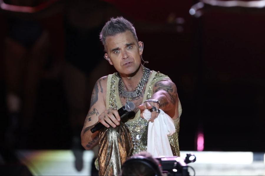 Der Sänger Robbie Williams hat in den letzten Monaten stark an Gewicht abgenommen.