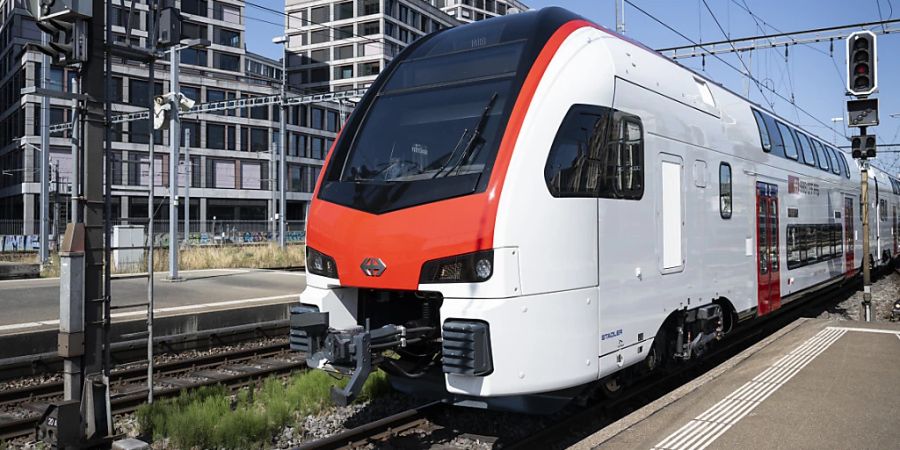 Die SBB präsentierten am Freitag den neuen IR-Dosto-Zug von Stadler. Er kommt vorerst auf der Strecke Schaffhausen-Zürich und später auch auf anderen Strecken zum Einsatz.