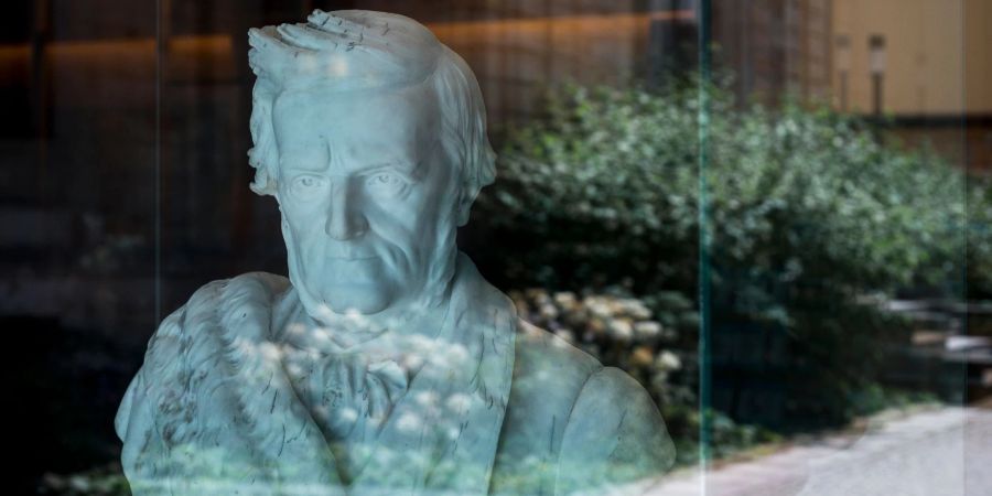 Im Richard Wagner Museum in Bayreuth steht eine Richard Wagner Büste.