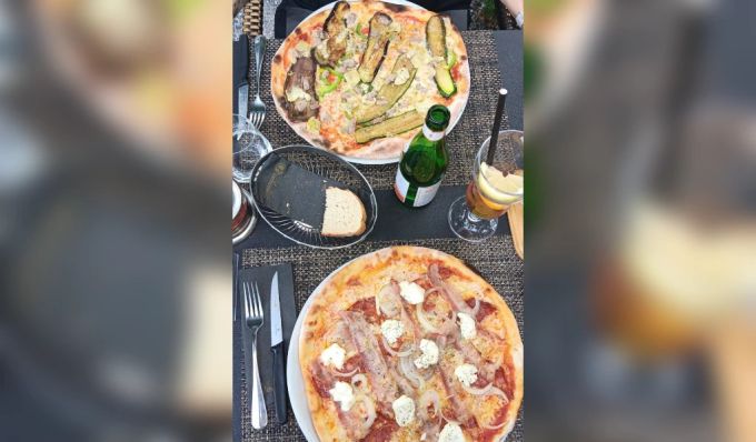Nau.ch gönnte sich mit seiner Begleitung eine Pizza Ortolana mit Tomaten, Mozzarella, Auberginen, Peperoni, Zucchetti, Artischocken, Oreganomit und zusätzlichem Rindfleisch sowie eine Pizza Etna mit Tomaten, Mozzarella, Speck, Salami piccante, Zwiebeln, Knoblauch, Oregano und zusätzlichem Mascarpone. Da Keli