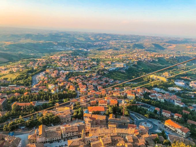 Einkaufstouristen profitieren in San Marino von den niedrigen Steuern. San Marino Shopping