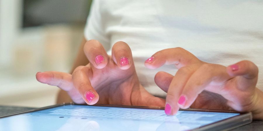 Die Online-Zeit bei den Schweizern hat sich im Vergleich zu 2011 mehr als verdreifacht. (Symbolbild)