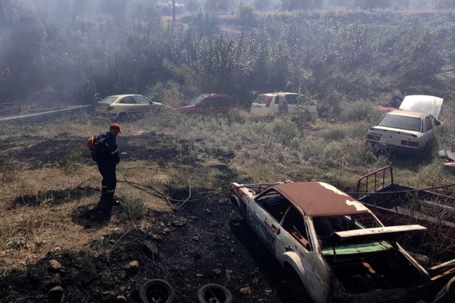 Nach der Evakuierung von Tausenden Touristen und Einheimischen wüten die Feuer im Südosten der griechischen Ferieninsel Rhodos weiter.