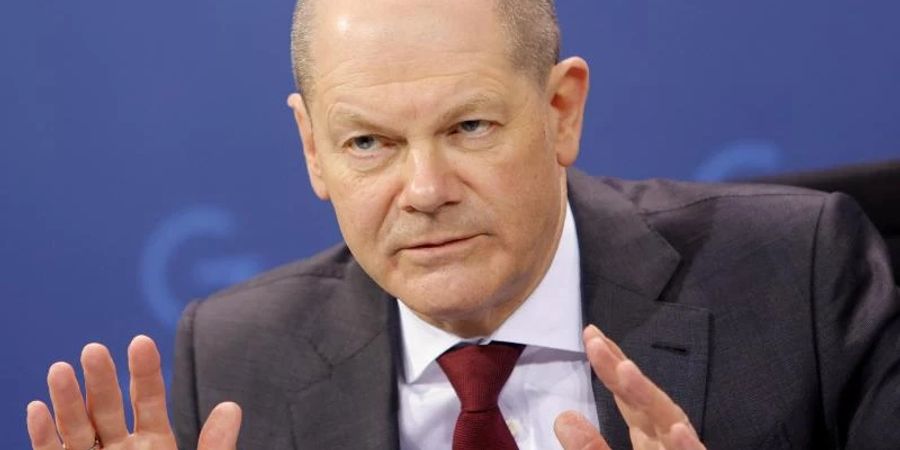 Bundeskanzler Olaf Scholz (SPD) sieht in der Corona-Pandemie «zuversichtlich nach vorne». Foto: Michele Tantussi/Reuters/Pool/dpa