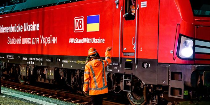 In der kommenden Woche will die Deutsche Bahn ein Job- und Beratungsprogramm für Geflüchtete aus der Ukraine starten. In der kommenden Woche will die Deutsche Bahn ein Job- und Beratungsprogramm für Geflüchtete aus der Ukraine starten.