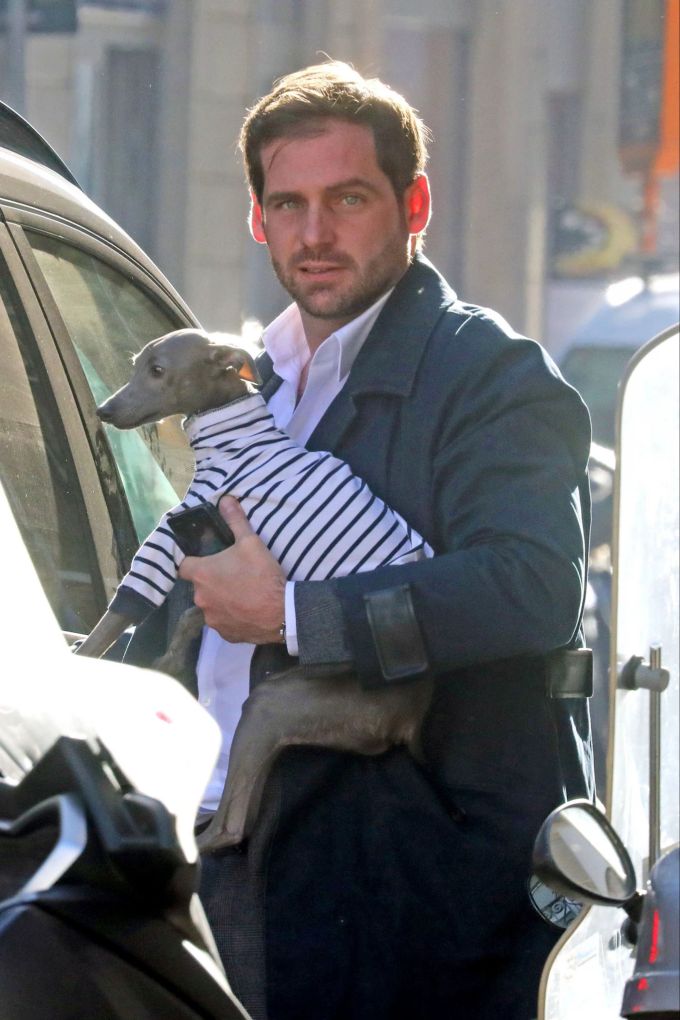 Tomaso Trussardi, Noch-Ehemann von Michelle Hunziker, beim Gassi gehen mit Odino. Tomaso Trussardi
