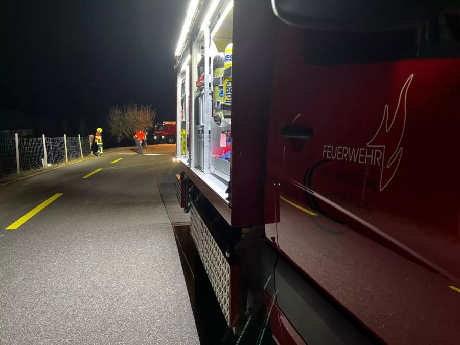 Die Feuerwehr musste die 42-Jährige aus ihrem demolierten Wagen bergen.