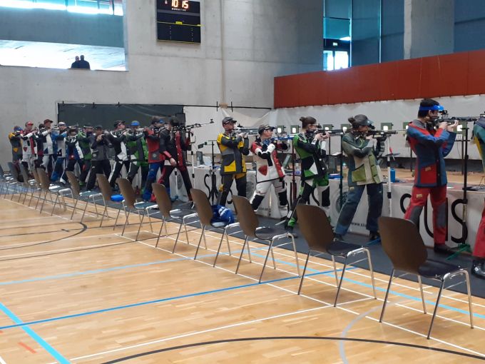 Die Sportschützen an der 10-Meter-Meisterschaft in Aktion. Sportschützen