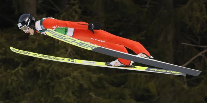 Der Schweizer Gregor Deschwanden im Einsatz beim Skispringen in Titisee-Neustadt. Gregor Deschwanden