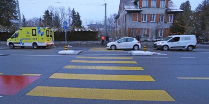 St.Gallen: Postauto nach Unfall. (Beispielbild) postauto nach unfall