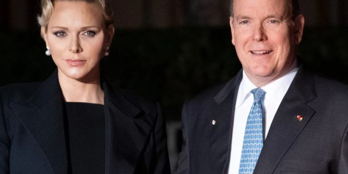 Fürst Albert hofft, dass Fürstin Charlène bald zu ihrer Familie nach Monaco zurückkehren wird. Fürst Albert hofft, dass Fürstin Charlène bald zu ihrer Familie nach Monaco zurückkehren wird.