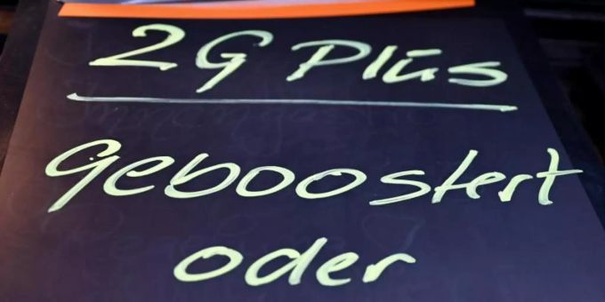 In Gaststätten soll bald bundesweit «2G plus» gelten. Nur Sachsen-Anhalt wird in der Gastronomie nicht zusätzlich auf Tests für Genesene und Geimpfte setzen. Foto: Arne Dedert/dpa In Gaststätten soll bald bundesweit «2G plus» gelten. Nur Sachsen-Anhalt wird in der Gastronomie nicht zusätzlich auf Tests für Genesene und Geimpfte setzen. Foto: Arne Dedert/dpa