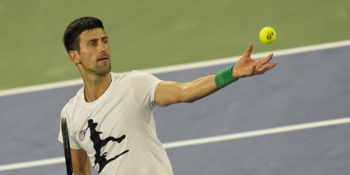 Novak Djokovic während dem Training für das ATP-Turnier in Dubai. Novak Djokovic