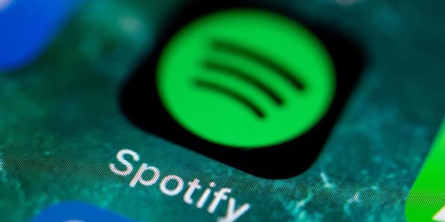 Die Spotify-Aktie ging deutlich runter. Foto: Fabian Sommer/dpa