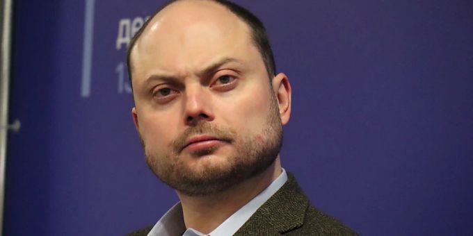 Wladimir Kara-Mursa, russischer Oppositioneller, sitzt bei einer Versammlung der russischen Opposition, den sogenannten «Vereinigten Demokraten». Kara-Mursa